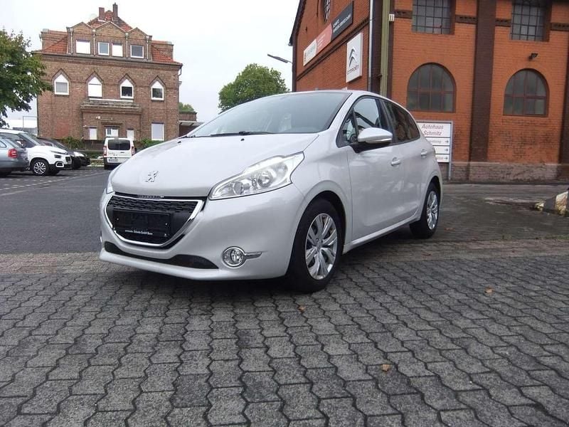 Weiß Gebraucht 2014 Peugeot 208 Active Kleinwagen | 5.000 € (Superpreis) - Bild 1/4