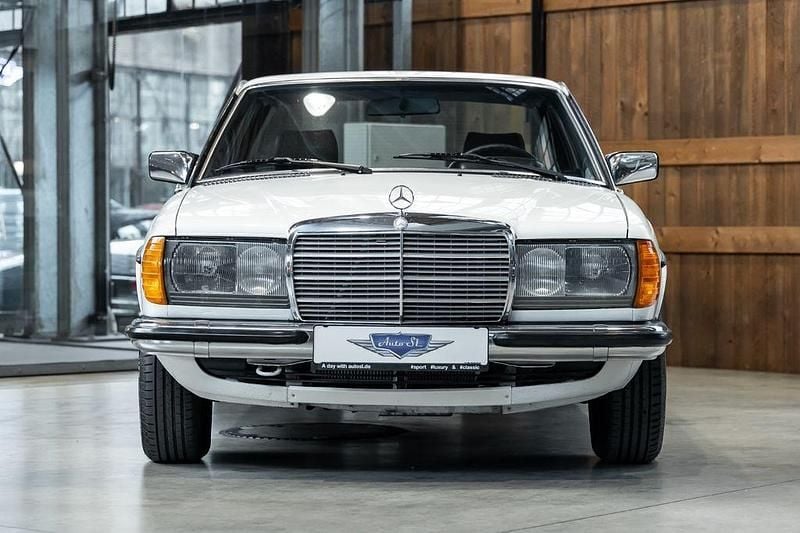 Gebraucht Mercedes 230 136 PS (100 kW) 1982 Weiß Coupé