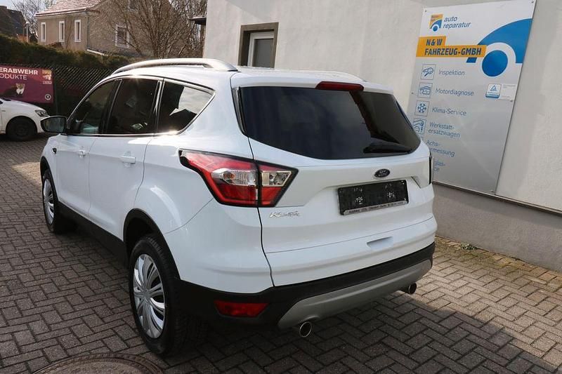 Gebraucht Ford Kuga Cool & Connect 150 PS (110 kW) 2019 Weiß SUV