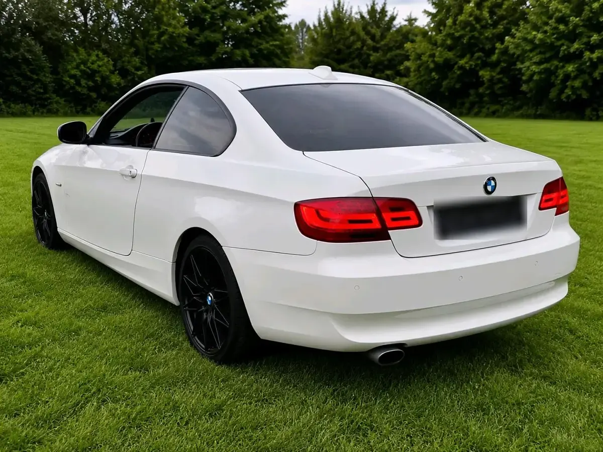 Gebraucht BMW 320 150 PS (110 kW) 2010 Weiß Coupé