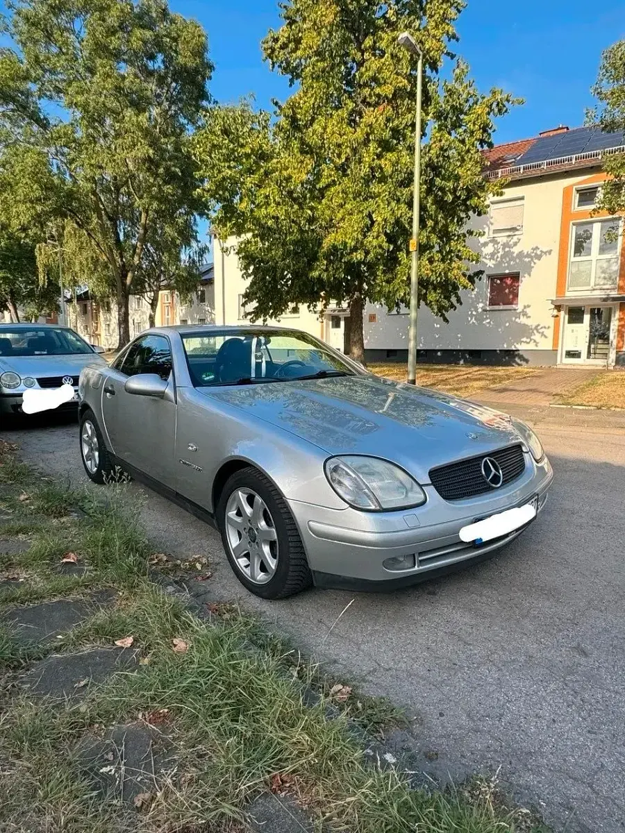 Gebraucht Mercedes SLK230 193 PS (141 kW) 1997 Silber Cabrio