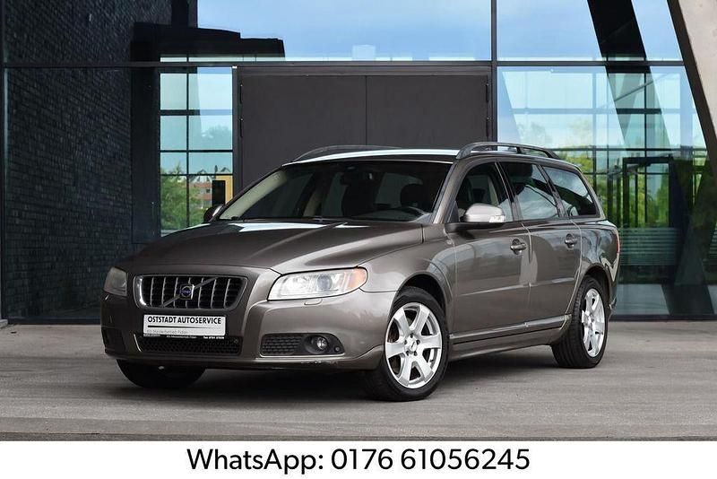 Grau Gebraucht 2008 Volvo V70 Momentum Kombi | 5.990 € (Fairer Preis) - Bild 1/4