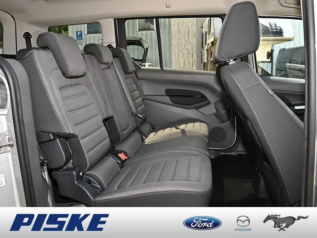 Gebraucht Ford Tourneo Titanium 120 PS (88 kW) 2022 Polar silber Van / Kleinbus