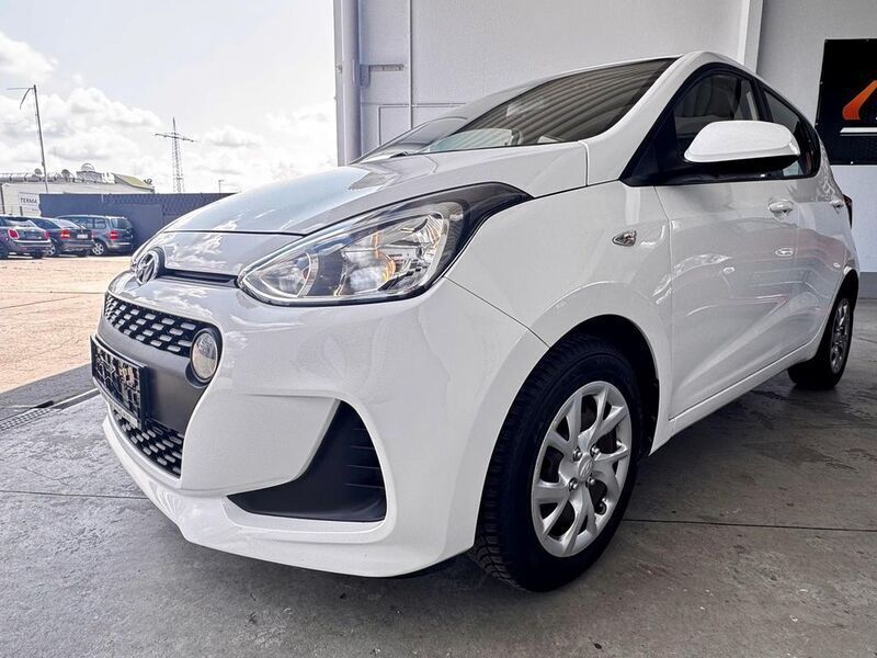 Weiß Gebraucht 2017 Hyundai i10 Trend Kleinwagen | 6.190 € (Fairer Preis) - Bild 1/4