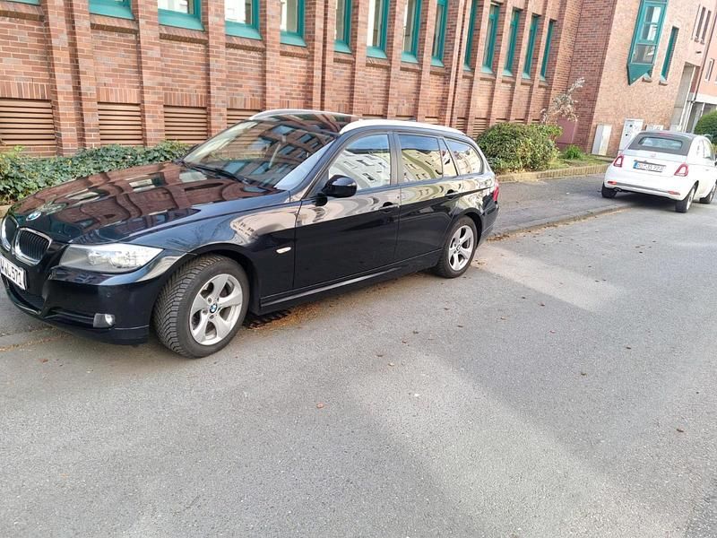 Schwarz Gebraucht 2012 BMW 320 Kombi | 6.999 € (Guter Preis) - Bild 1/4