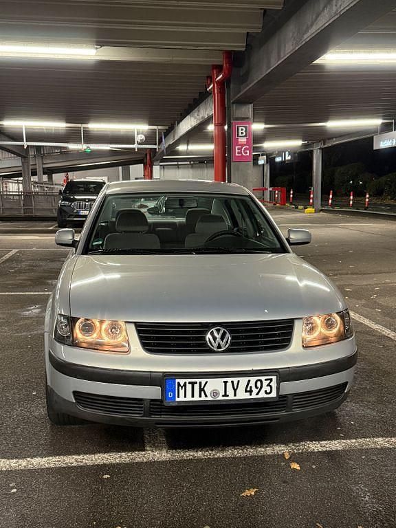 Silber Gebraucht 1997 VW Passat Basis Limousine | 2.500 € (Guter Preis) - Bild 1/4