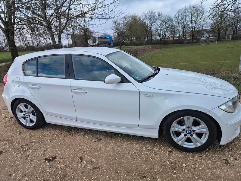Gebraucht BMW 118 143 PS (105 kW) 2009 Weiß Kleinwagen