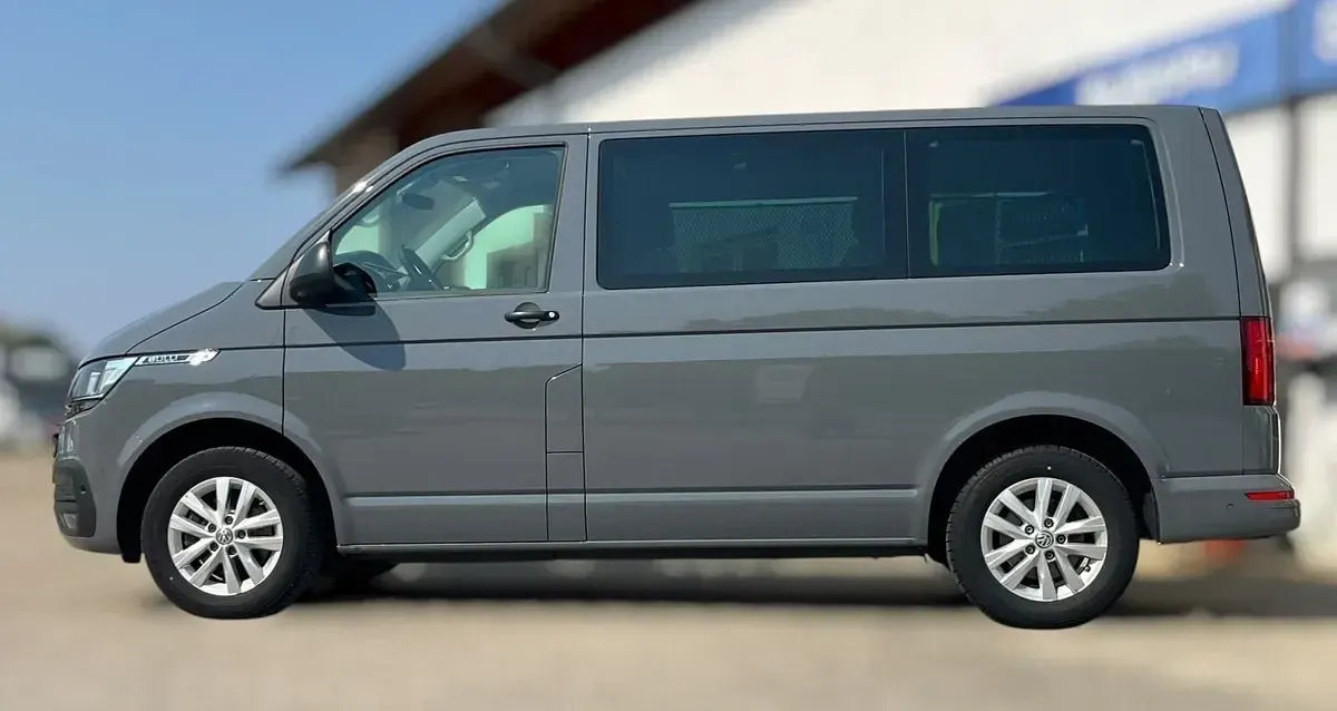 Gebraucht VW Multivan Trendline 110 PS (80 kW) 2020 Grau Van / Kleinbus