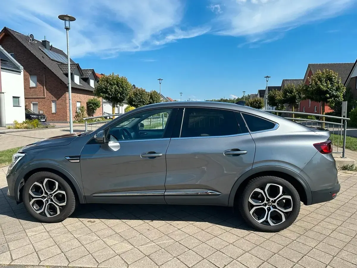Gebraucht Renault Arkana Techno 140 PS (102 kW) 2024 Silber SUV