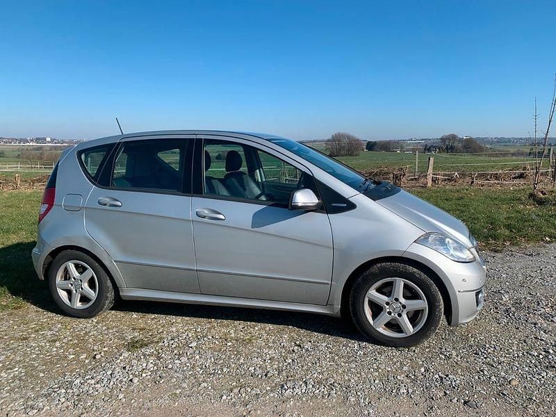 Gebraucht Mercedes A160 Elegance 82 PS (60 kW) 2010 Silber Limousine