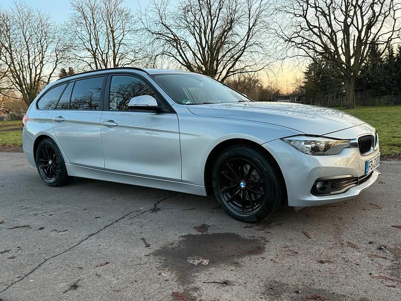 Silber Gebraucht 2016 BMW 318 Kombi | 9.200 € (Fairer Preis) - Bild 1/4