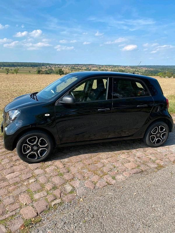 Schwarz Gebraucht 2018 Smart ForFour Kleinwagen | 8.999 € (Superpreis) - Bild 1/4