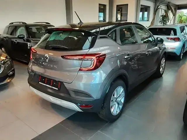 Używany Renault Captur Evolution 140 KM (102 kW) 2023 Szary SUV
