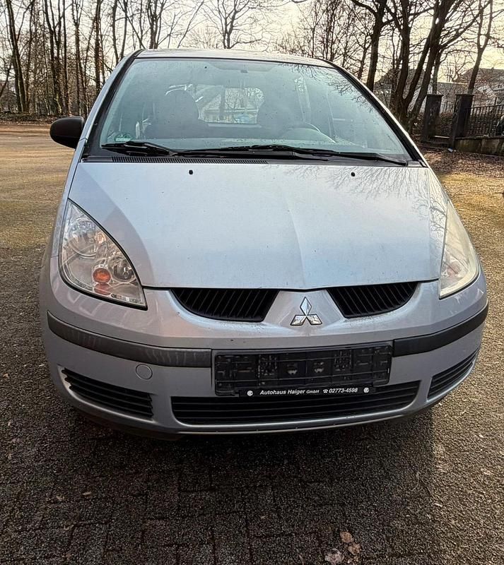 Grau Gebraucht 2004 Mitsubishi Colt Limousine | 950 € (Superpreis) - Bild 1/4