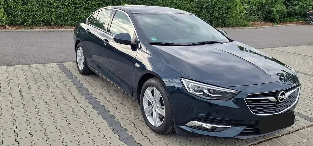Używany Opel Insignia Innovation 165 KM (121 kW) 2018 Zielony Sedan/Limuzyna