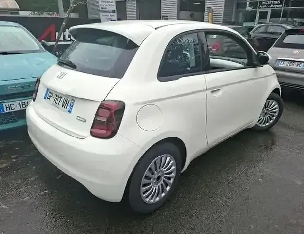 Gebraucht Fiat 500e Basis 69 kW (95 PS) 2023 Weiß Kleinwagen