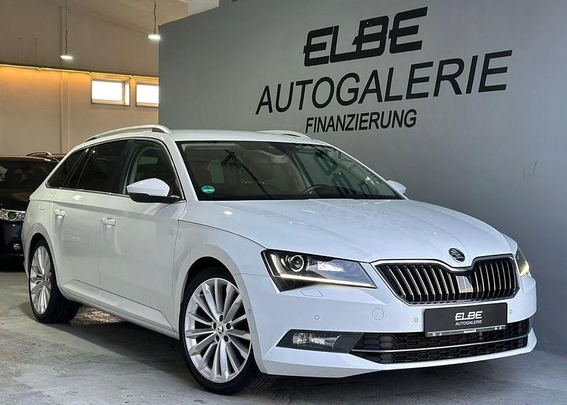 Weiß Gebraucht 2016 Skoda Superb Style Kombi | 17.900 € (Fairer Preis) - Bild 1/4