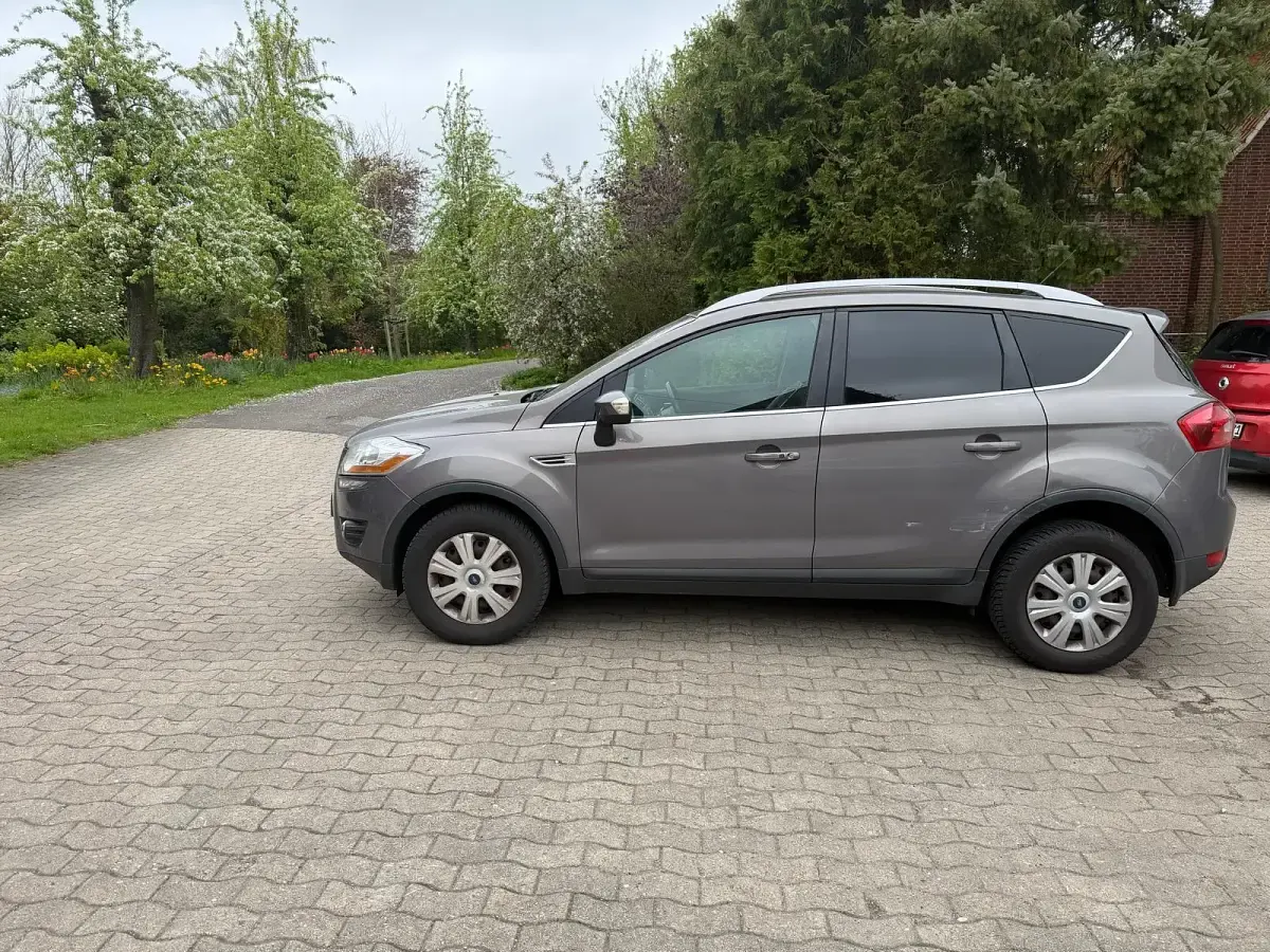 Usata Ford Kuga 140 CV (102 kW) 2012 Grigio SUV