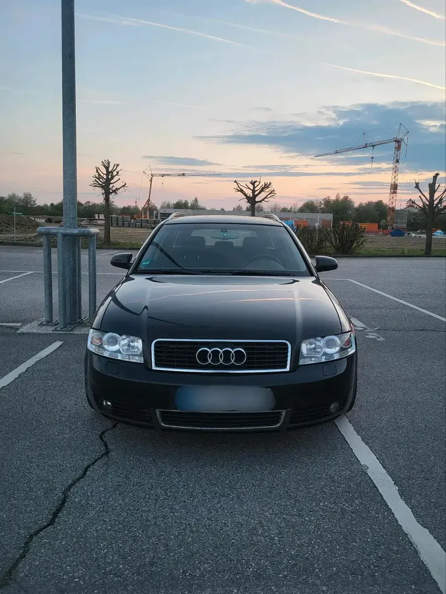 Gebraucht Audi A4 131 PS (96 kW) 2002 Schwarz Kombi