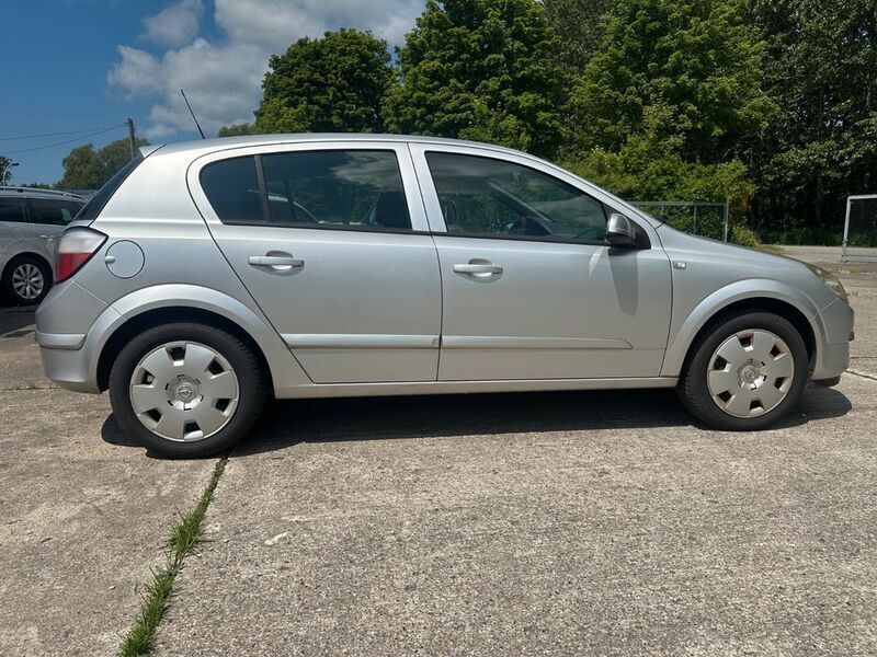Gebraucht Opel Astra Edition 105 PS (77 kW) 2006 Silber Limousine