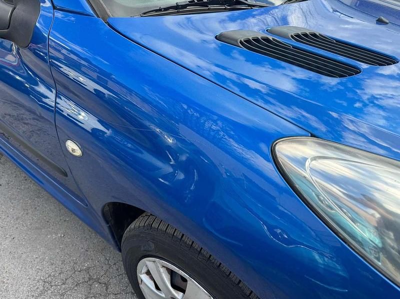 Gebraucht Peugeot 206 Basis 60 PS (44 kW) 2009 Lack blau i Kleinwagen