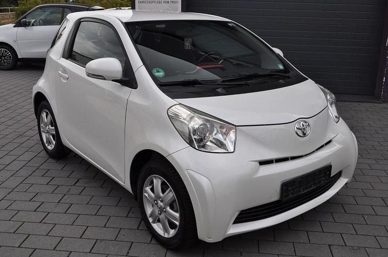 Perlmutweißmetallic Gebraucht 2010 Toyota iQ Kleinwagen | 7.990 € (Fairer Preis) - Bild 1/4