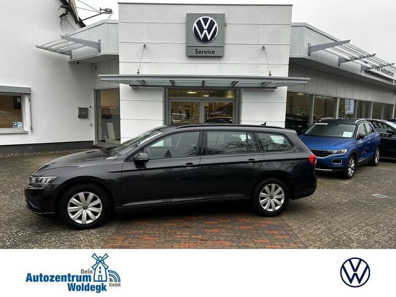Gebraucht VW Passat Basis 122 PS (89 kW) 2022 Grau Kombi