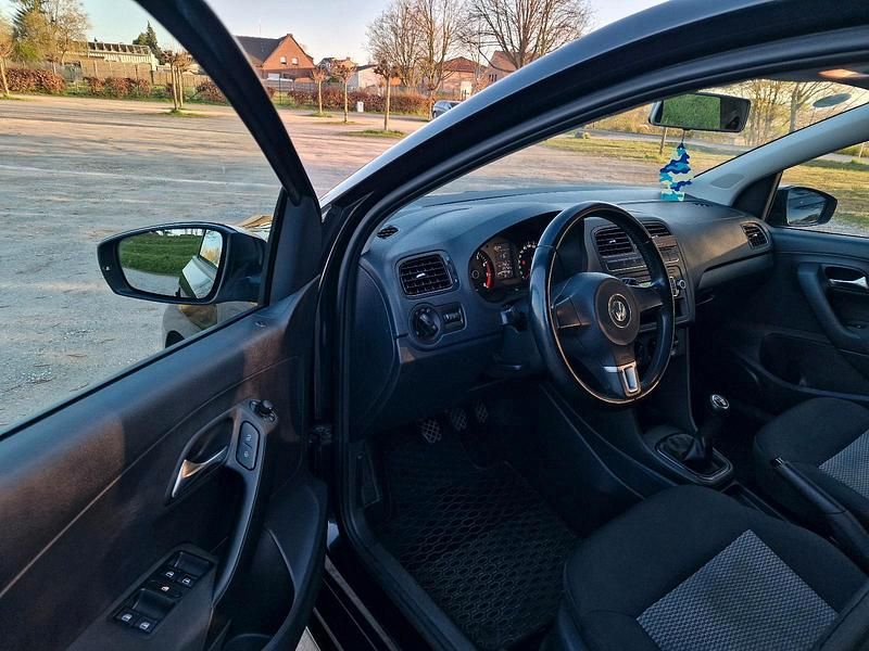 Second-hand VW Polo 90 CP (66 kW) 2012 Negru Hatchback