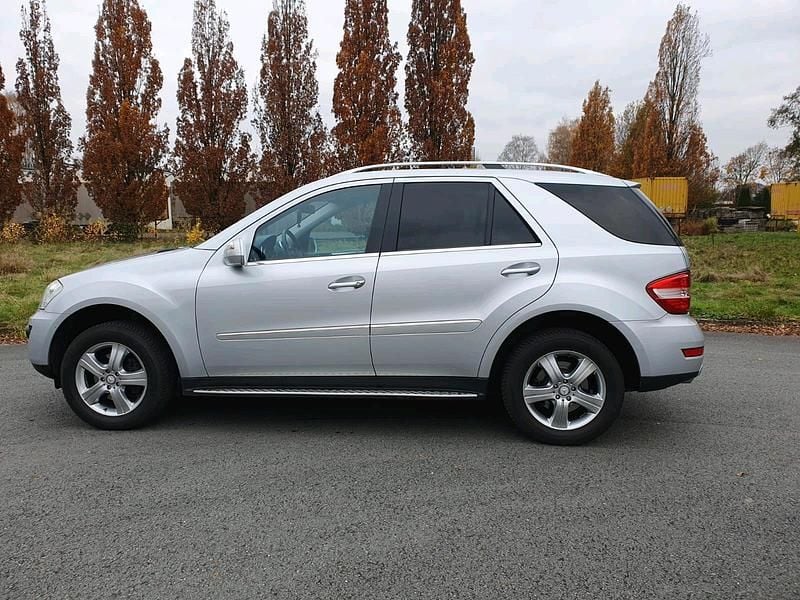 Silber Gebraucht 2009 Mercedes ML350 SUV | 7.000 € (Fairer Preis) - Bild 1/4