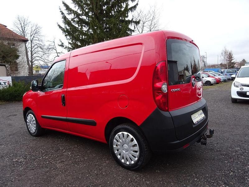 Usado Opel Combo 90 HP (66 kW) 2015 Vermelho Monovolume
