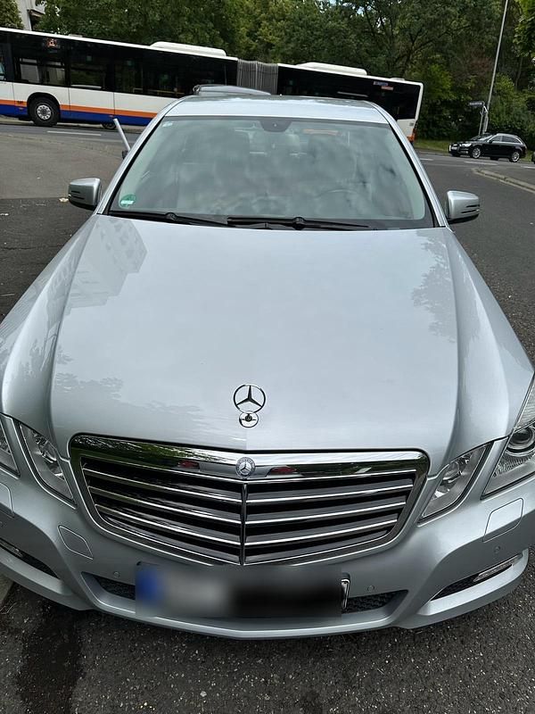 Gebraucht Mercedes E200 Avantgarde 184 PS (135 kW) 2009 Silber Limousine