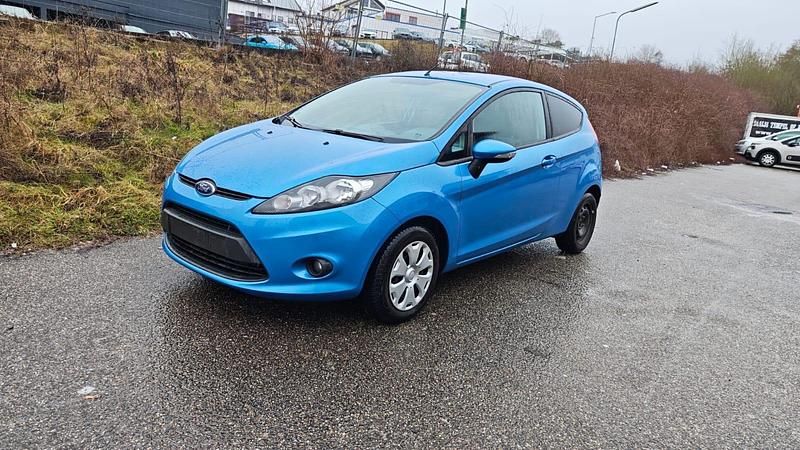 Gebraucht Ford Fiesta 95 PS (69 kW) 2011 Blau Kleinwagen