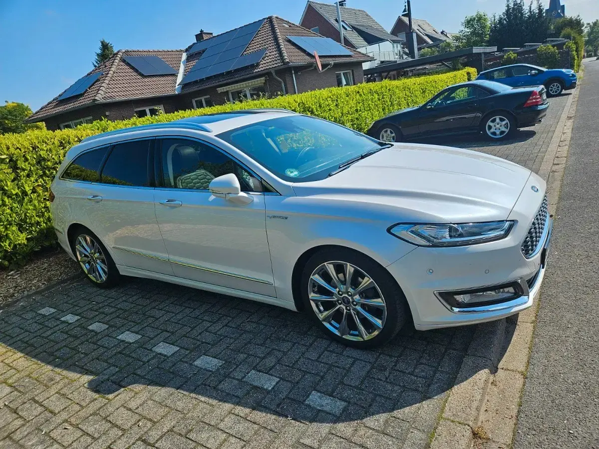 Gebraucht Ford Mondeo Vignale 179 PS (131 kW) 2015 Weiß Kombi