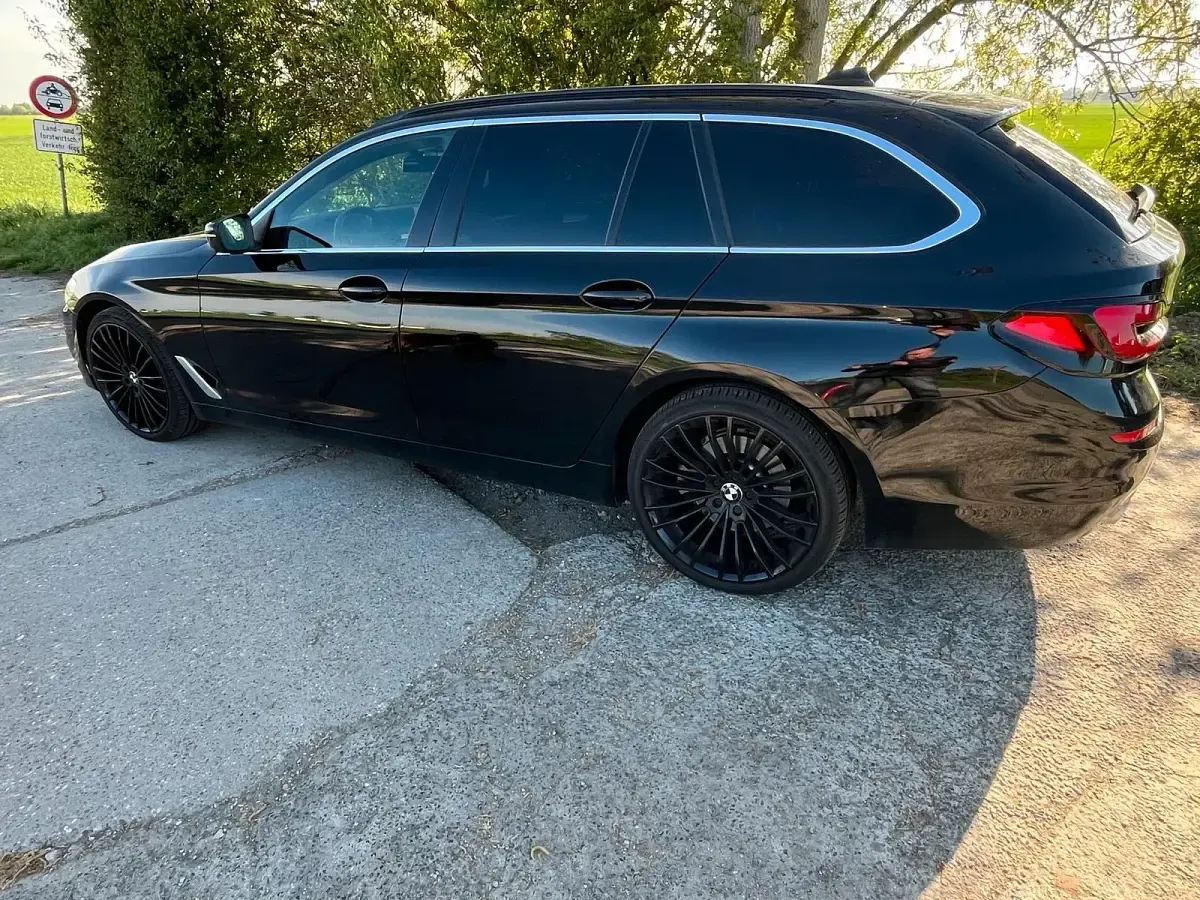 Gebraucht BMW 520 190 PS (139 kW) 2018 Schwarz Kombi