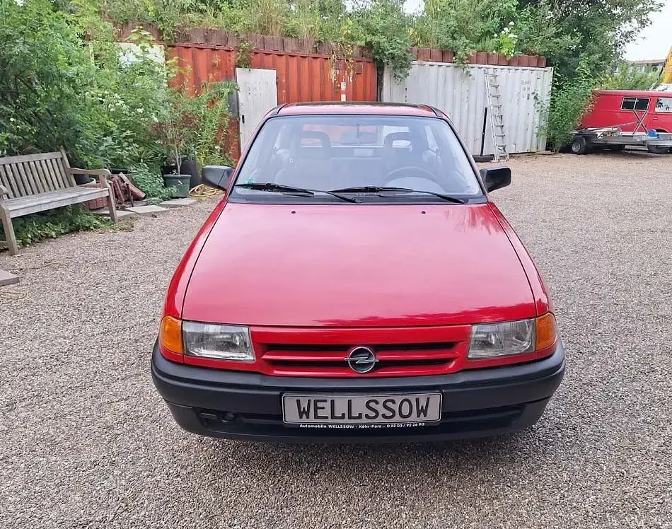 Gebraucht Opel Astra 71 PS (52 kW) 1993 Rot Limousine