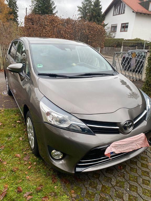 Gebraucht Toyota Verso Edition-S 147 PS (108 kW) 2016 Braun Van / Kleinbus