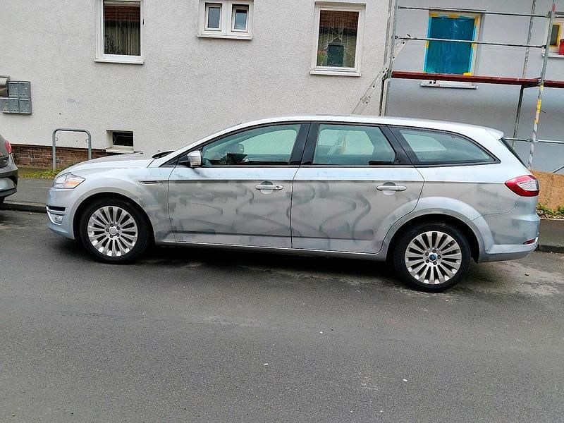Gebraucht Ford Mondeo 140 PS (102 kW) 2012 Silber Kombi
