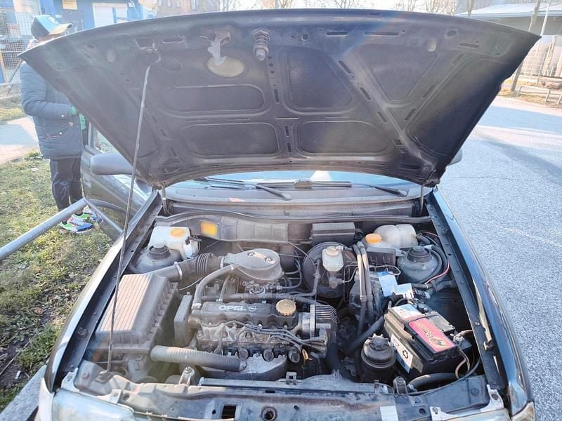 Gebraucht Opel Astra 75 PS (55 kW) 1997 Schwarz Limousine