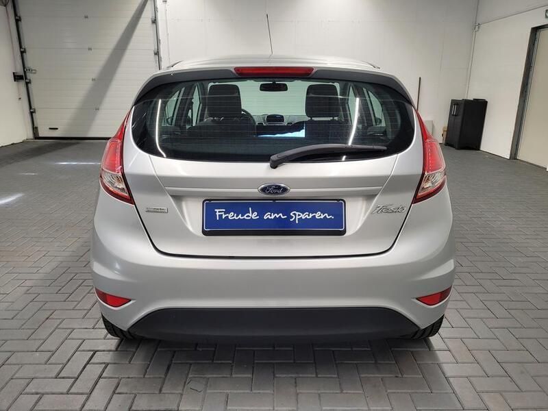 Gebraucht Ford Fiesta 95 PS (69 kW) 2013 Silber (polarsilbermet.) Kleinwagen