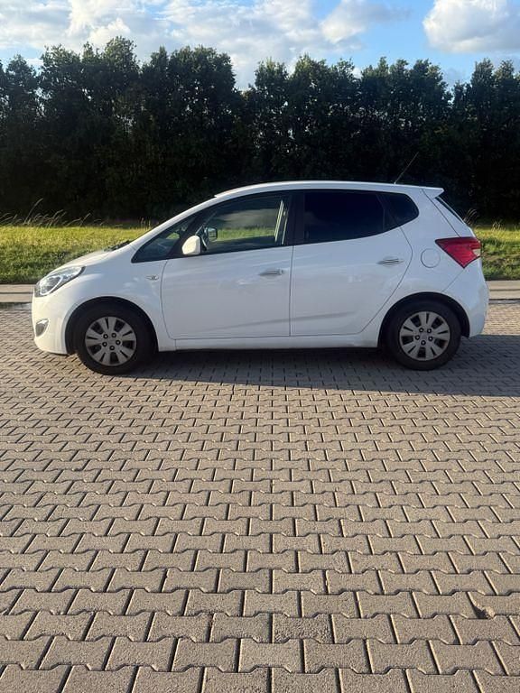 Gebraucht Hyundai ix20 90 PS (66 kW) 2013 Weiß Kleinwagen