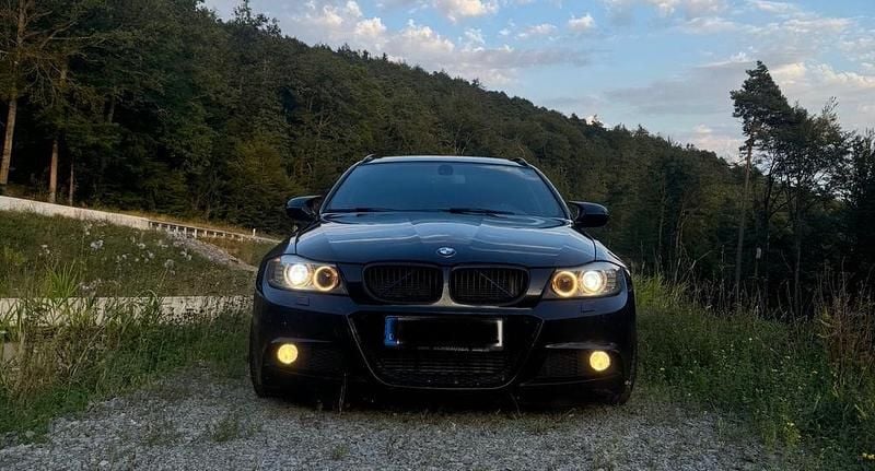 Schwarz Gebraucht 2010 BMW 330 Performance Kombi | 9.500 € (Etwas zu teuer) - Bild 1/4