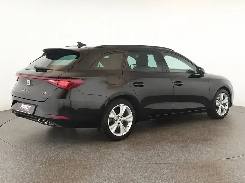 Gebraucht Seat Leon FR 150 PS (110 kW) 2024 Midnight schwarz Limousine