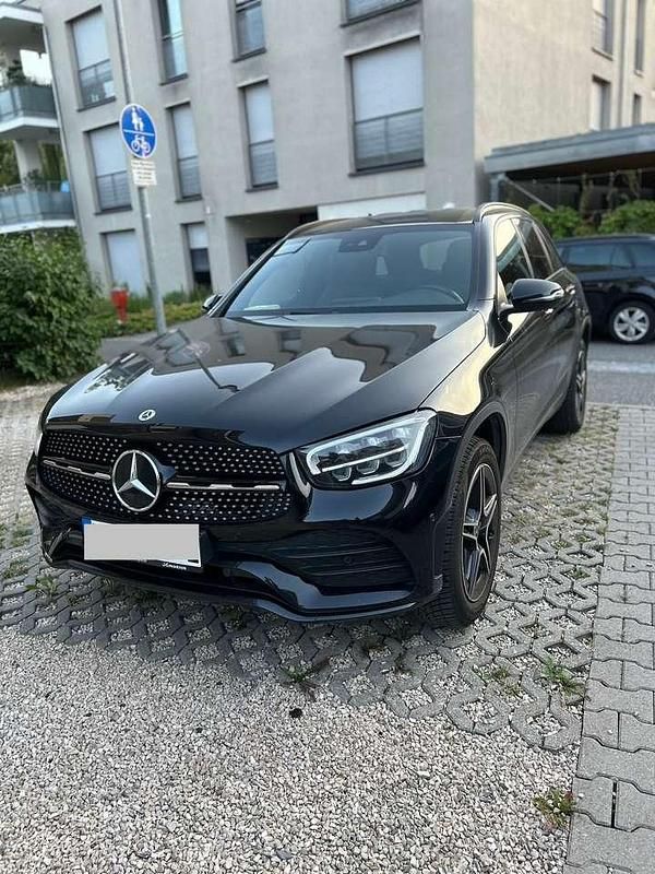 Schwarz Gebraucht 2021 Mercedes GLC300e AMG line Plus SUV | 34.999 € (Fairer Preis) - Bild 1/4