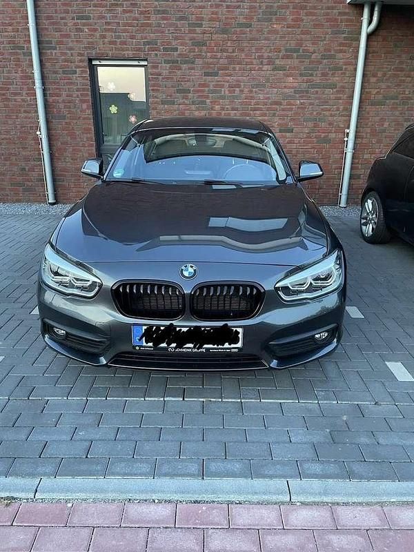 Gebraucht BMW 118 Advantage 136 PS (100 kW) 2017 Grau Kleinwagen