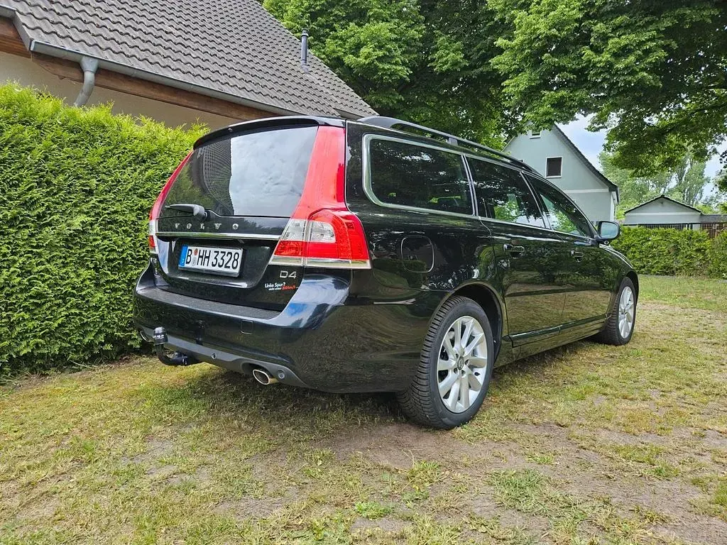 Gebraucht Volvo V70 Momentum 181 PS (133 kW) 2015 Schwarz Kombi