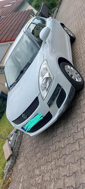 Weiß Gebraucht 2013 Suzuki Swift Kleinwagen | 4.500 € (Guter Preis) - Bild 1/4