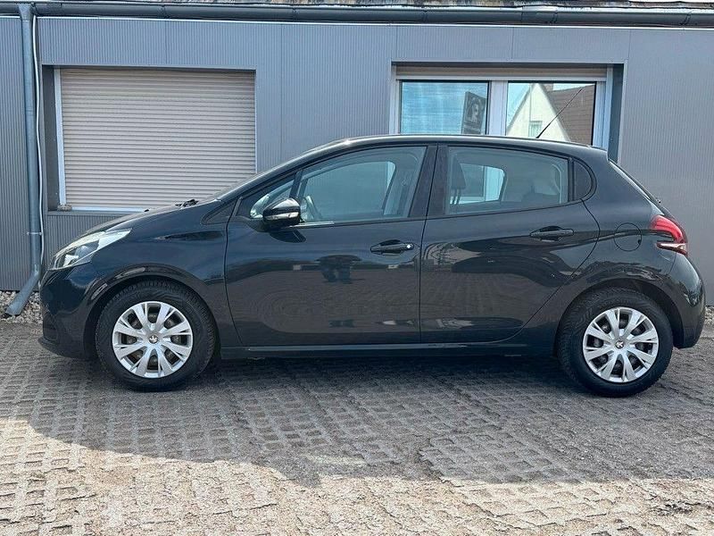 Gebraucht Peugeot 208 Active 82 PS (60 kW) 2016 Grau Kleinwagen