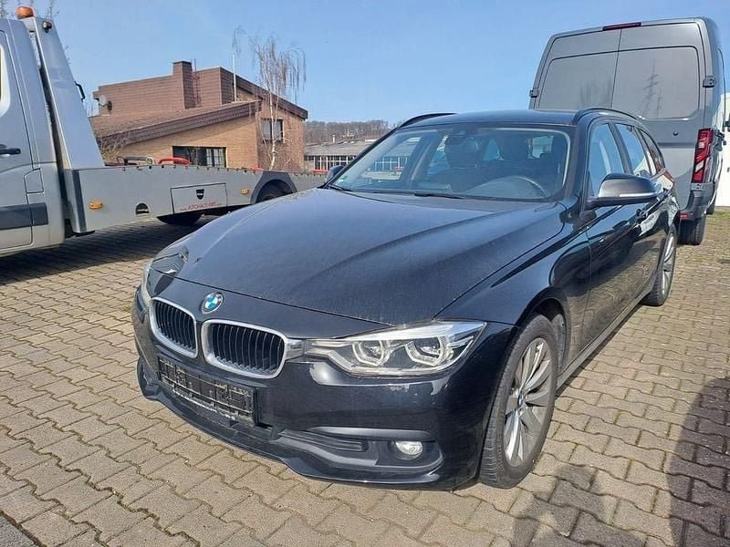 Gebraucht BMW 320 Advantage 190 PS (139 kW) 2018 Schwarz Kombi