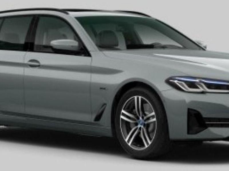 Gebraucht BMW 530e Shadowline 292 PS (214 kW) 2022 Grau Kombi