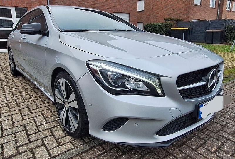Gebraucht Mercedes CLA180 Shooting Brake Urban 122 PS (89 kW) 2016 Silber Kombi